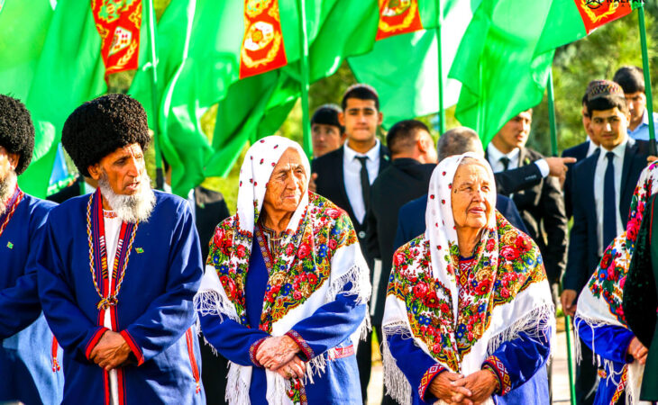 traditional Turkmen clothes